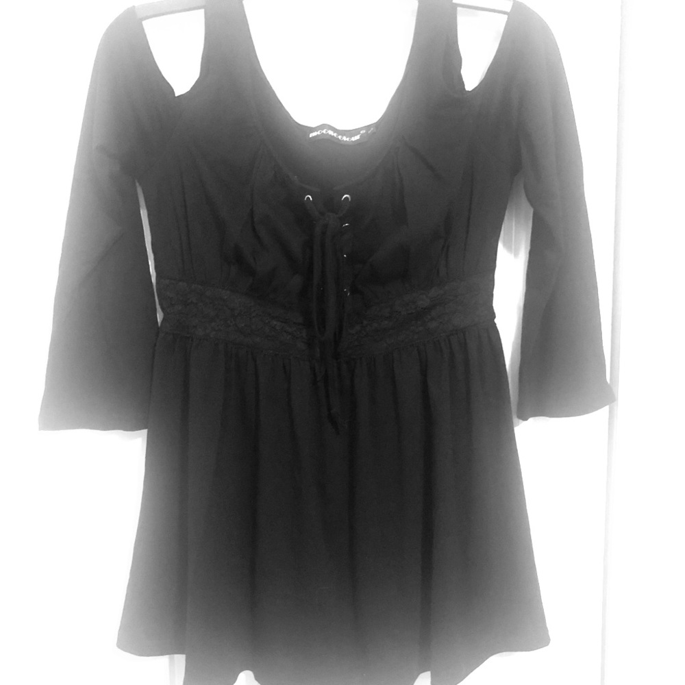 Mooncolour - Cold shoulder top